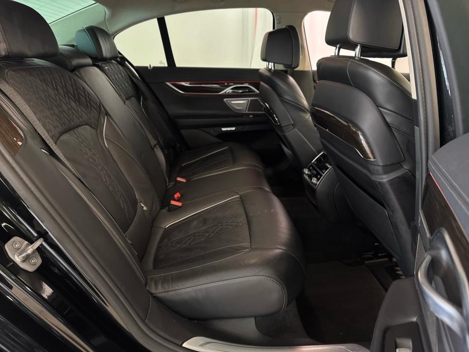 BMW 740 2016