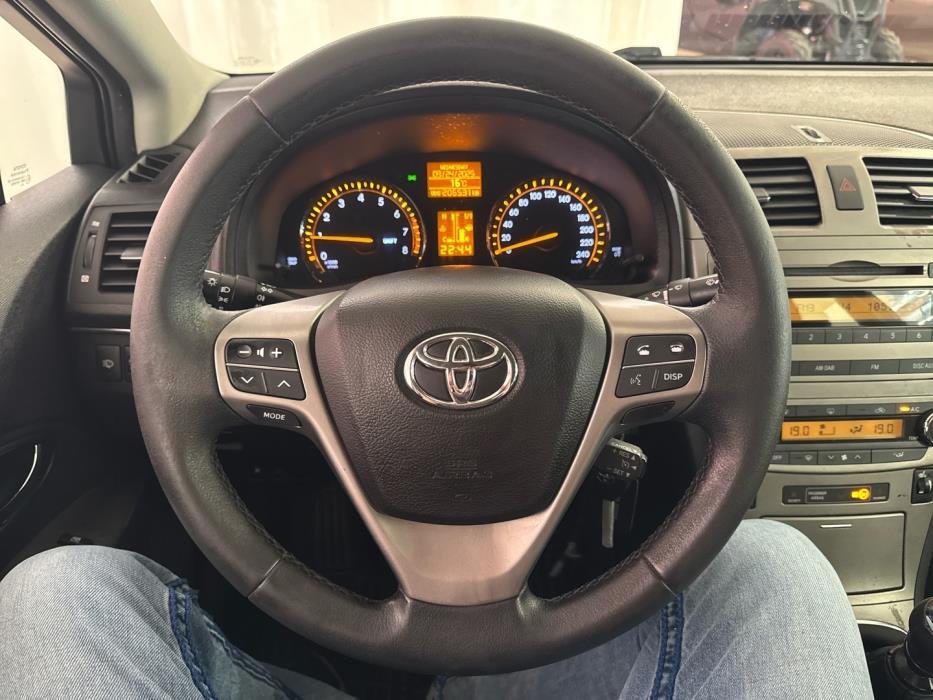 TOYOTA Avensis 2011