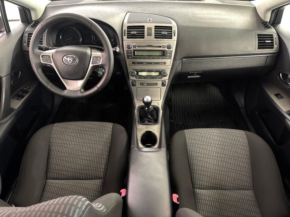 TOYOTA Avensis 2011