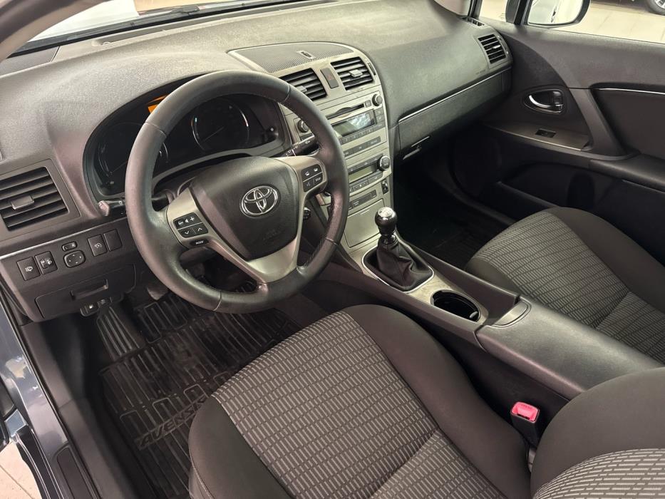TOYOTA Avensis 2011