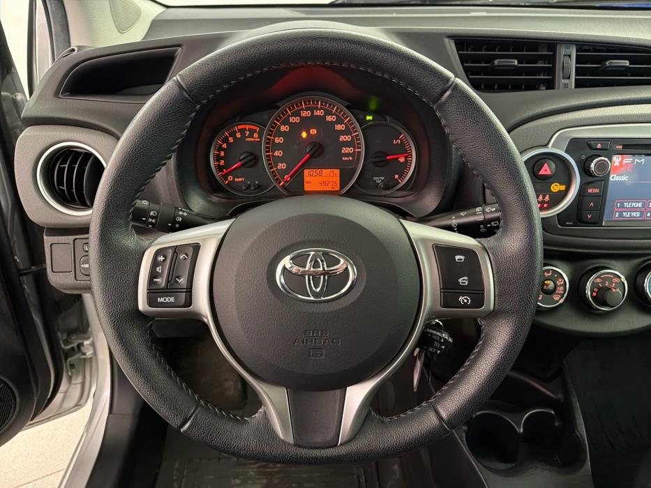 TOYOTA Yaris 2014