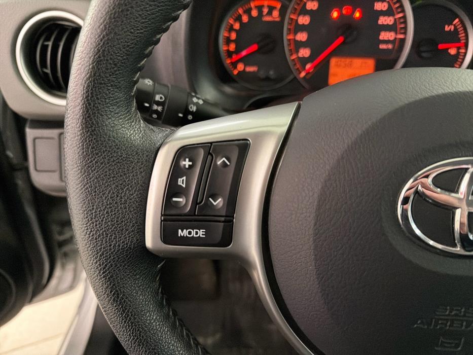 TOYOTA Yaris 2014