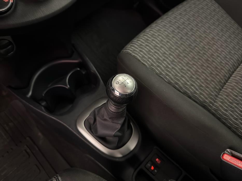 TOYOTA Yaris 2014