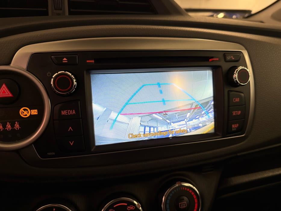 TOYOTA Yaris 2014