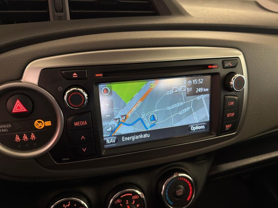 TOYOTA Yaris 2014