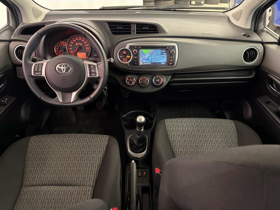 TOYOTA Yaris 2014