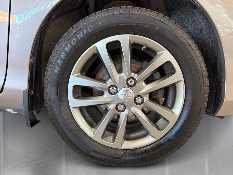 TOYOTA Yaris 2015