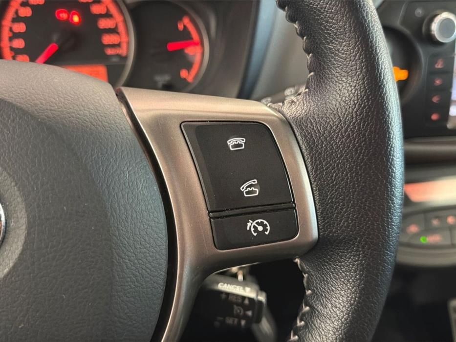 TOYOTA Yaris 2015