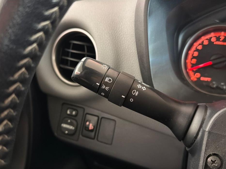 TOYOTA Yaris 2015