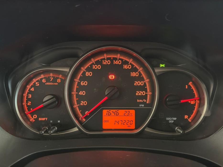 TOYOTA Yaris 2015