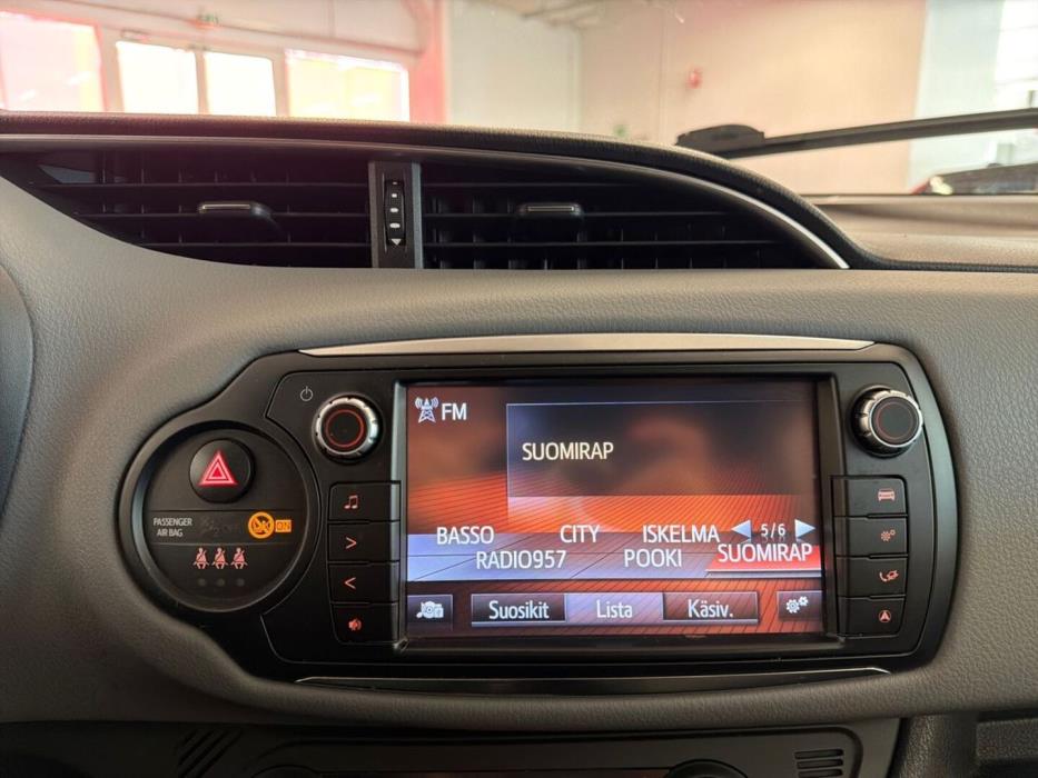 TOYOTA Yaris 2015