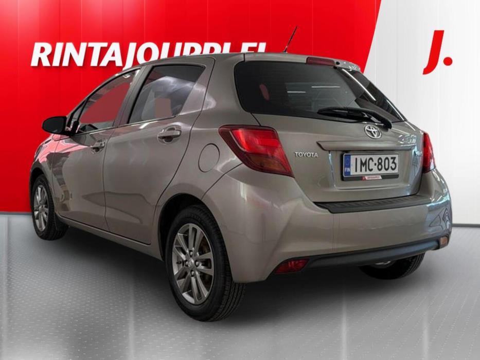 TOYOTA Yaris 2015
