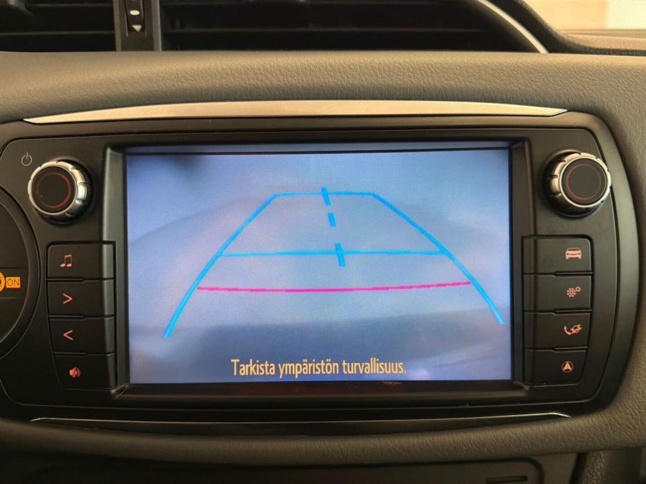 TOYOTA Yaris 2015