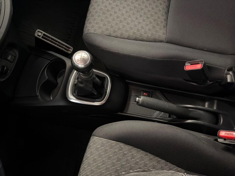 TOYOTA Yaris 2015