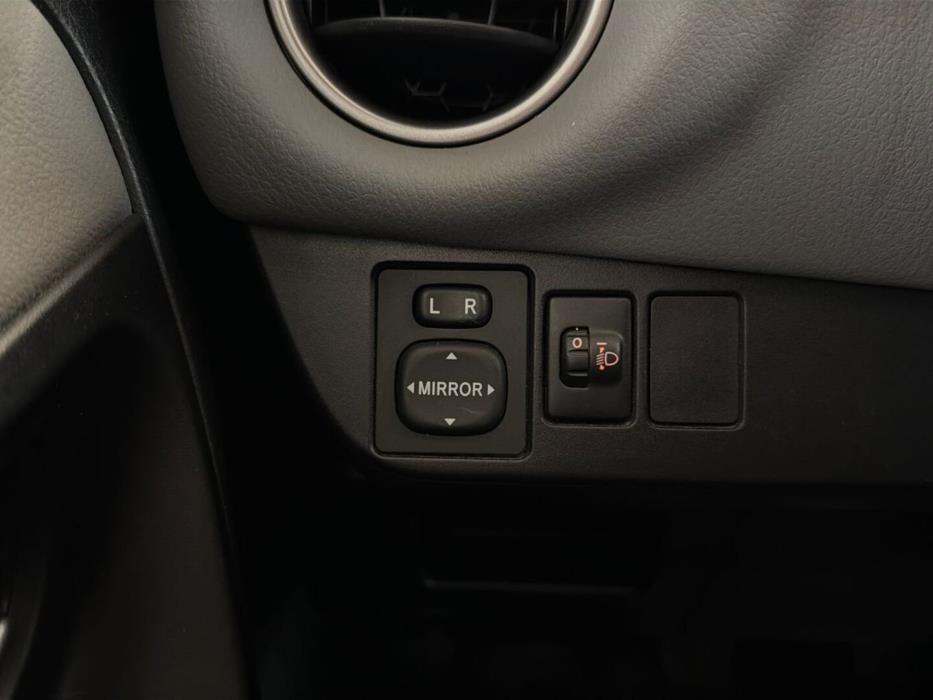 TOYOTA Yaris 2015