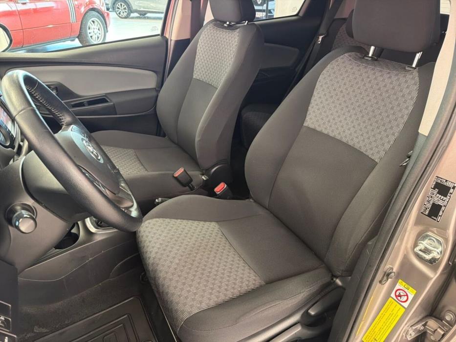 TOYOTA Yaris 2015