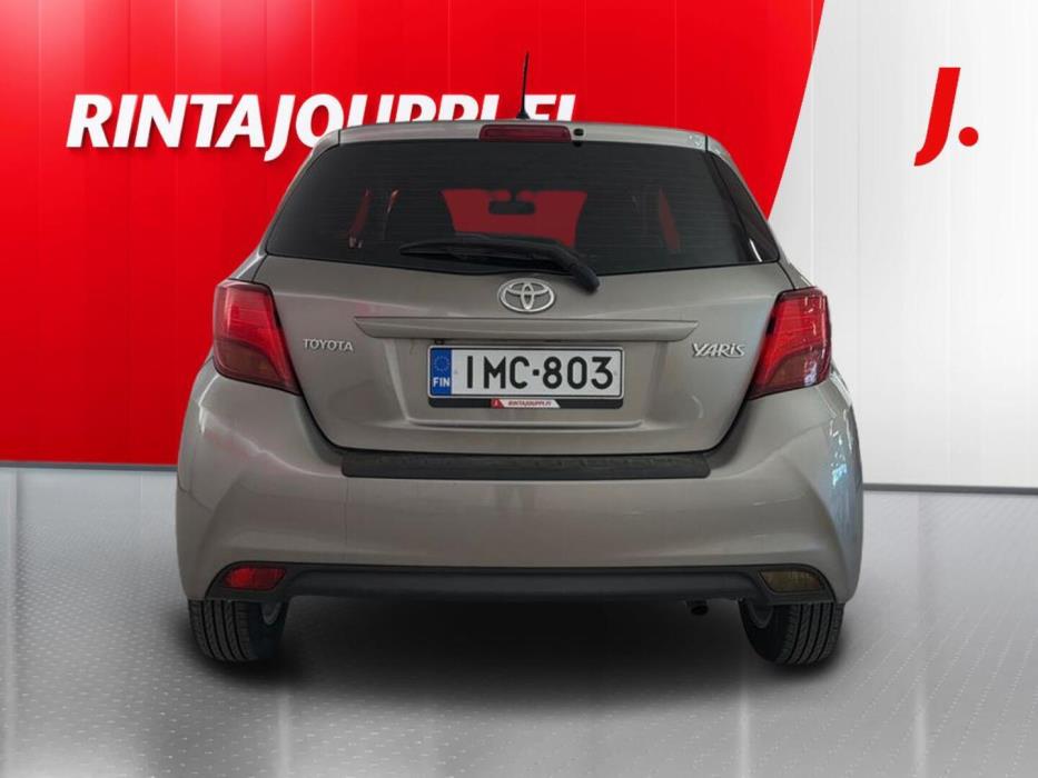 TOYOTA Yaris 2015