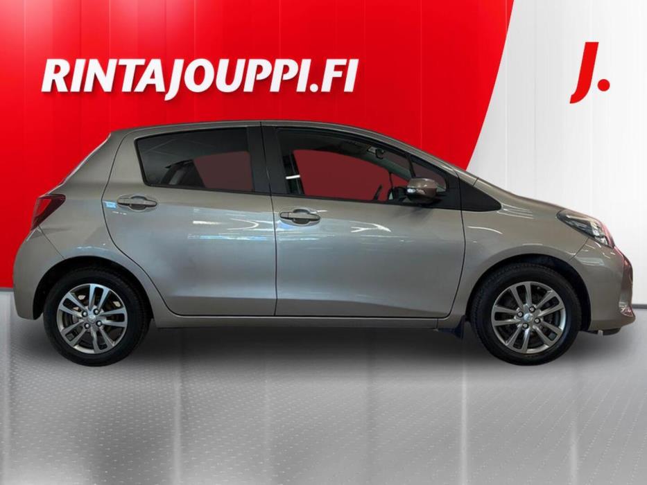 TOYOTA Yaris 2015