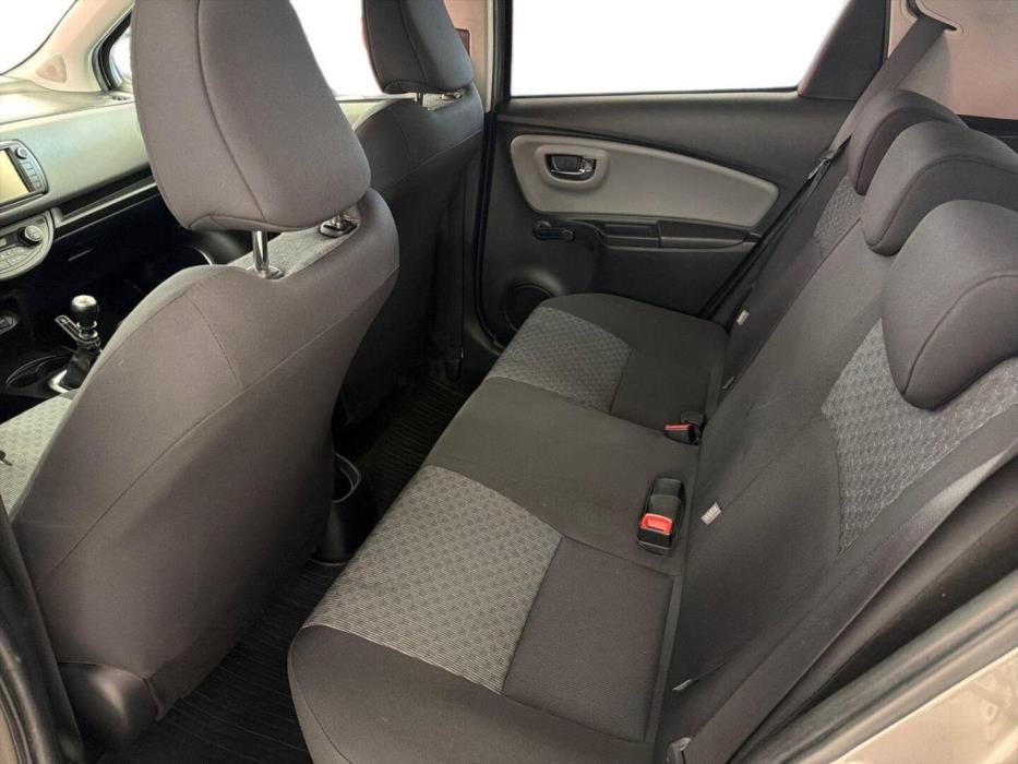 TOYOTA Yaris 2015