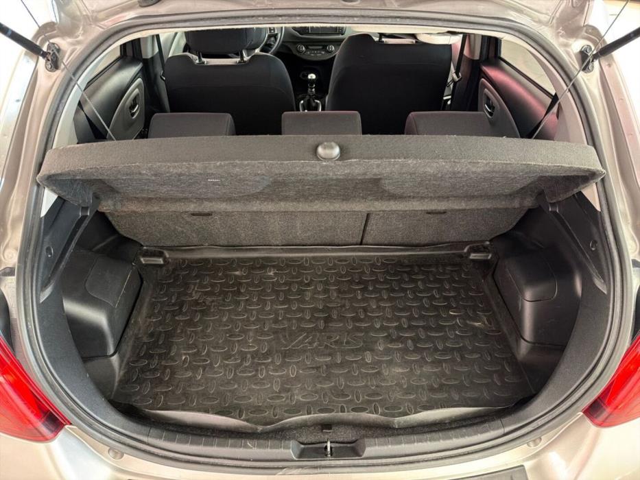 TOYOTA Yaris 2015