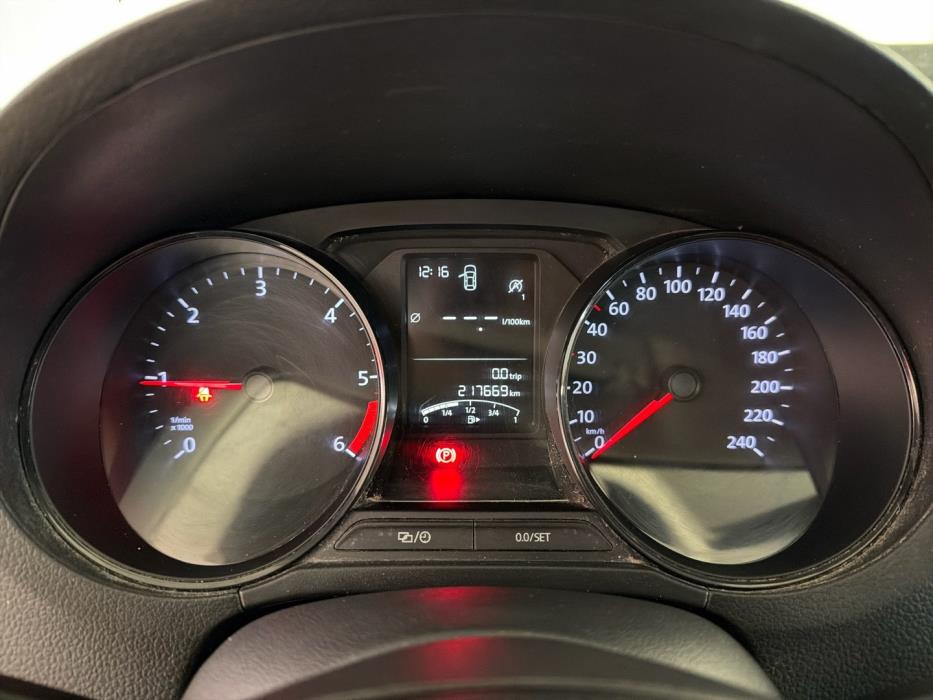 VOLKSWAGEN Polo 2016