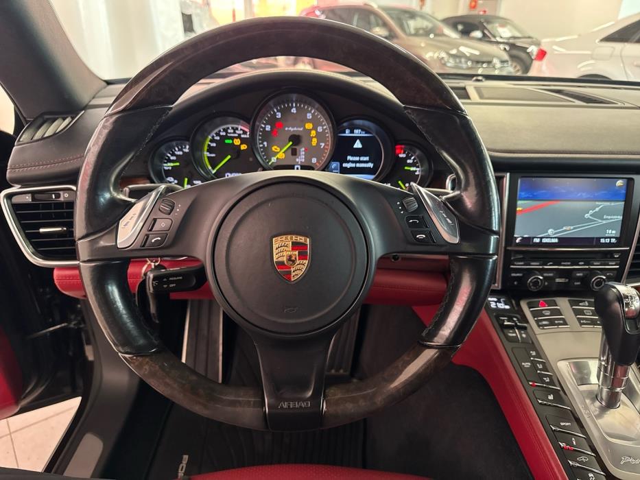 PORSCHE Panamera 2015