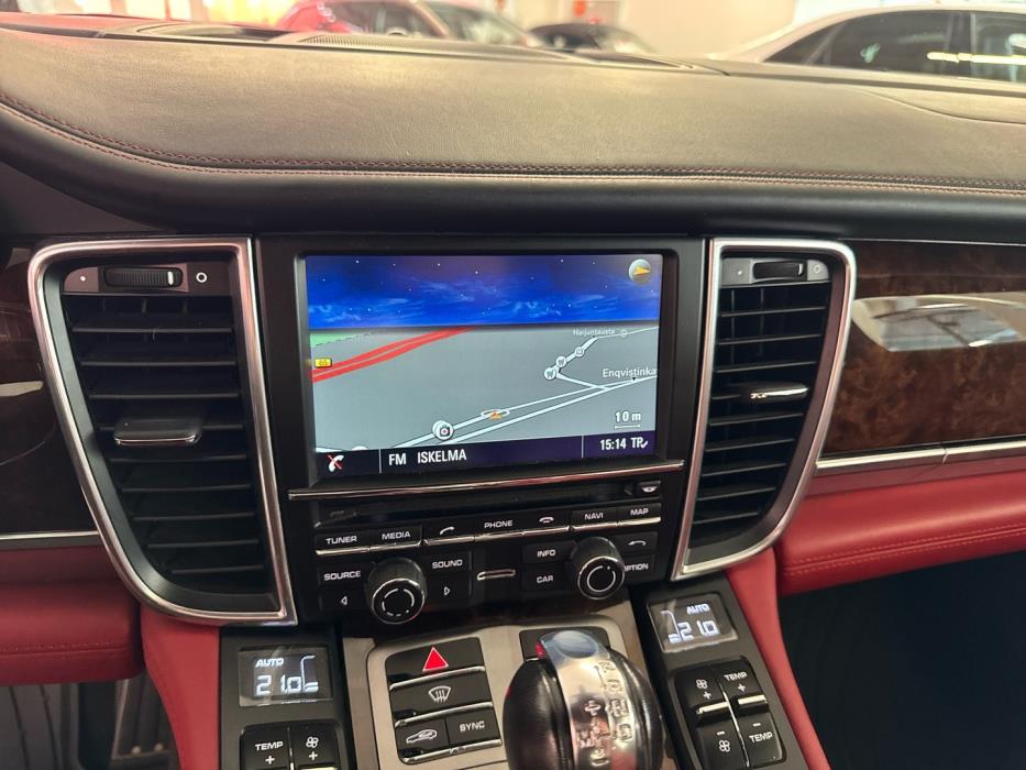 PORSCHE Panamera 2015