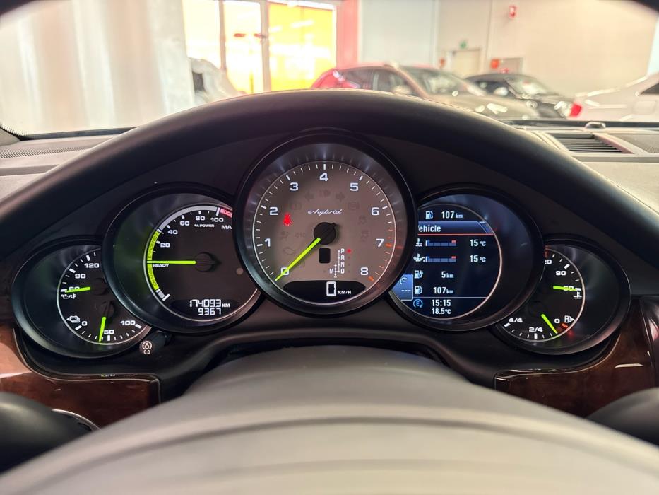 PORSCHE Panamera 2015