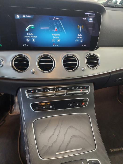 MERCEDES-BENZ E 2022