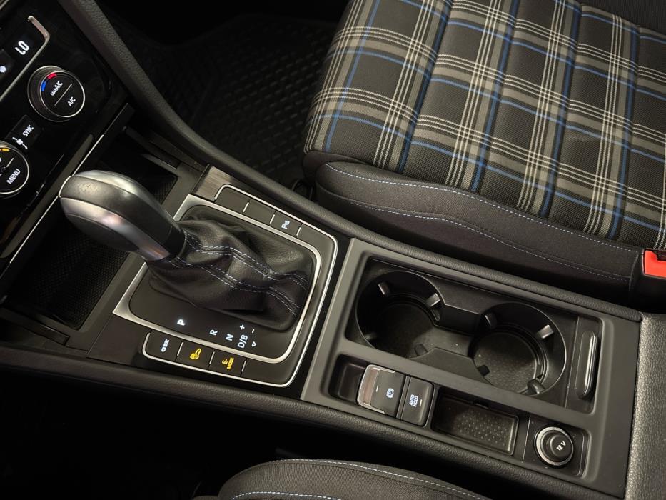 VOLKSWAGEN Golf 2020