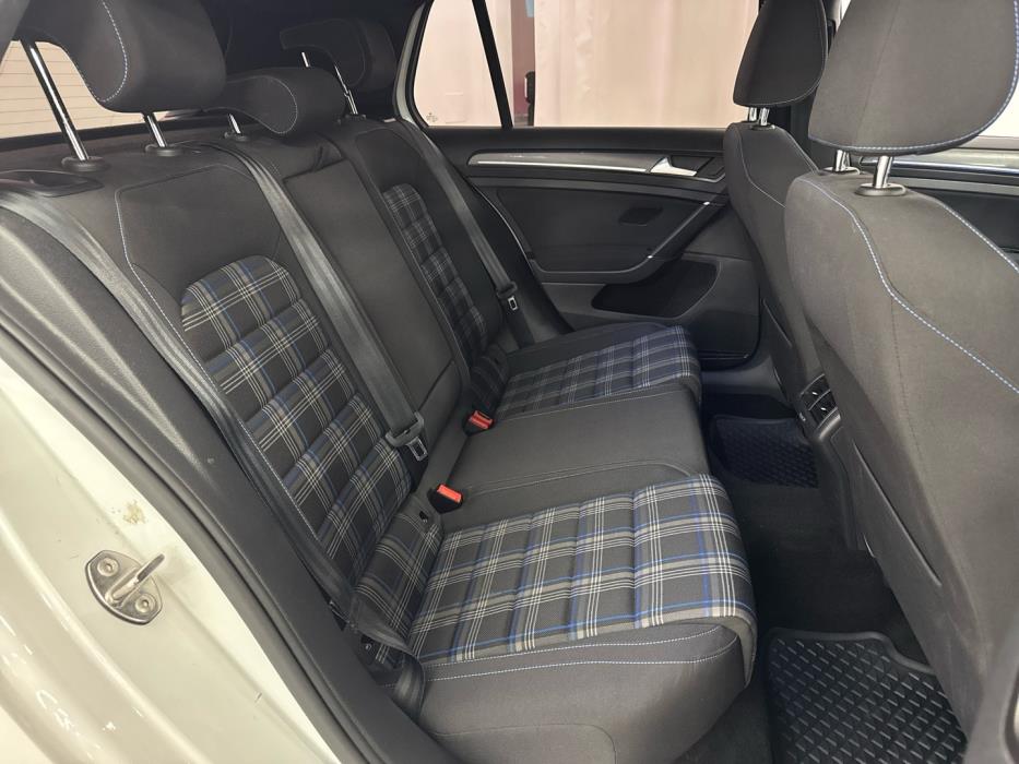 VOLKSWAGEN Golf 2020