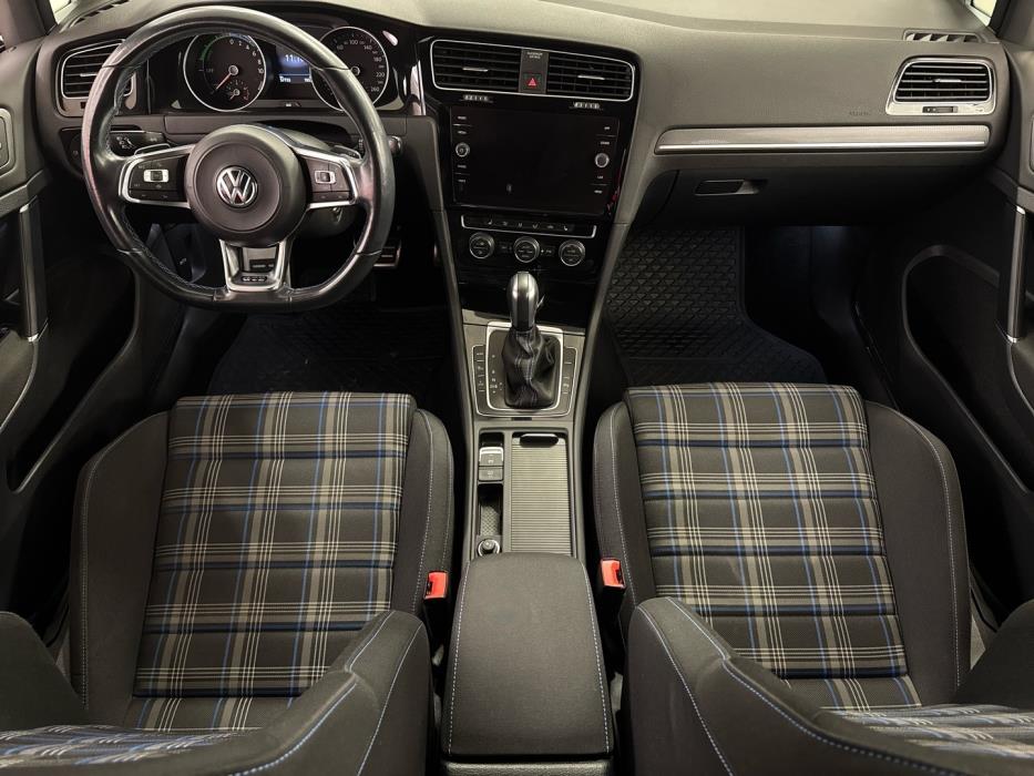 VOLKSWAGEN Golf 2020