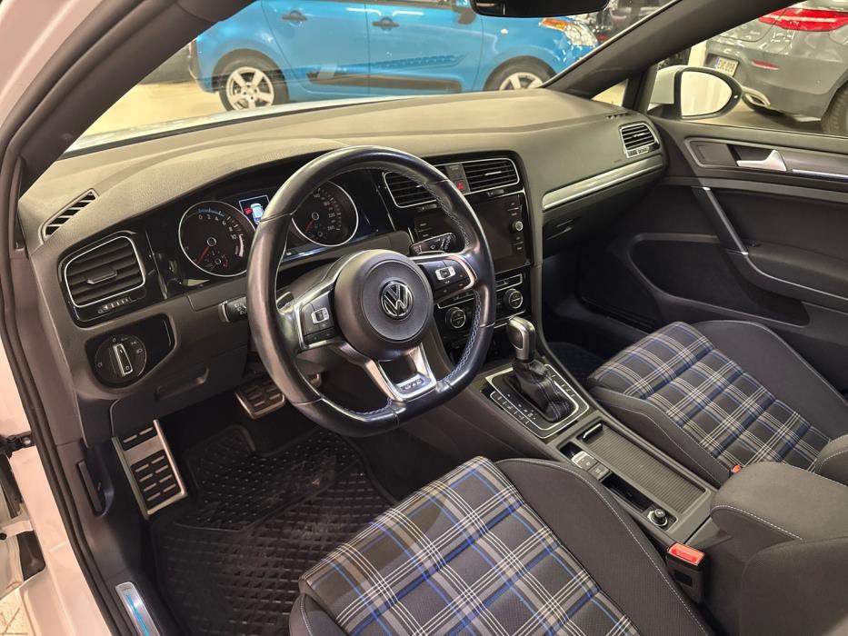 VOLKSWAGEN Golf 2020