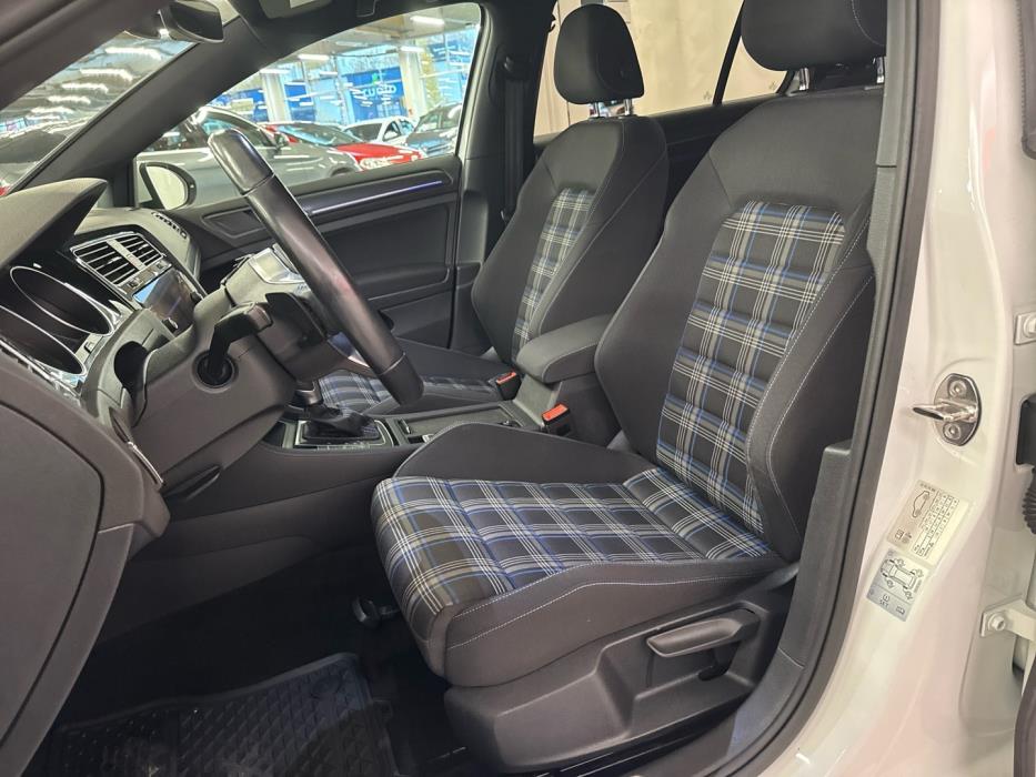 VOLKSWAGEN Golf 2020