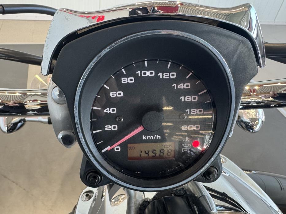 SUZUKI INTRUDER 2006