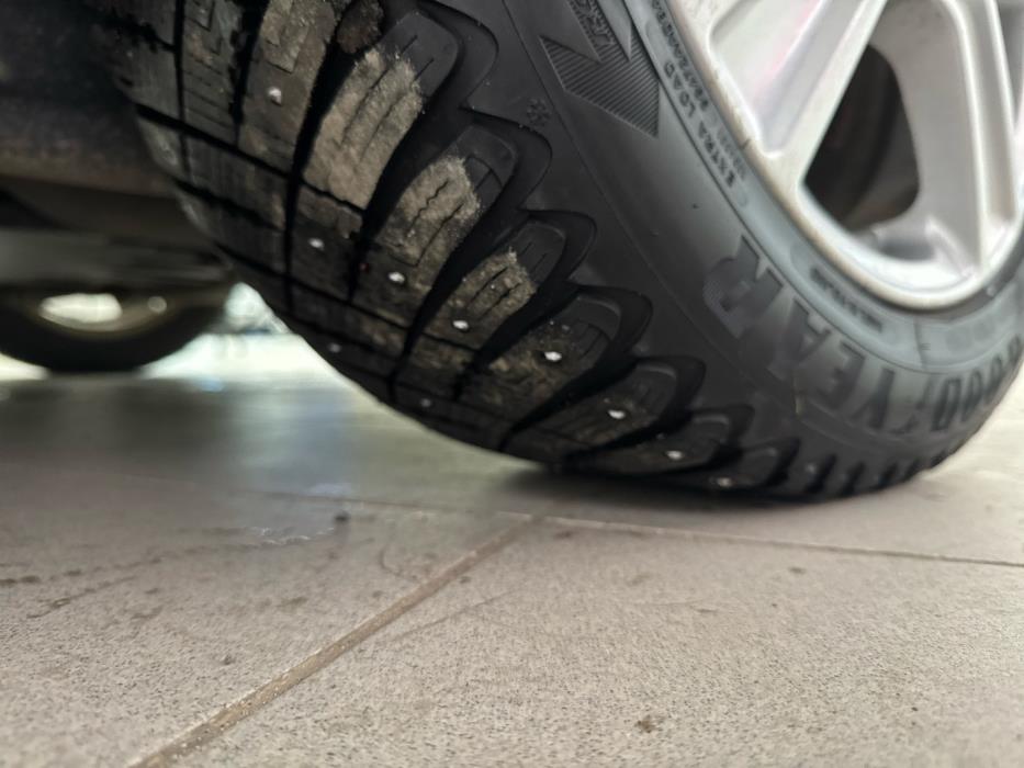 VOLKSWAGEN Touran 2013