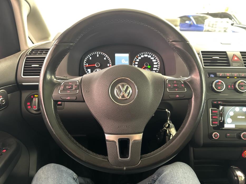 VOLKSWAGEN Touran 2013