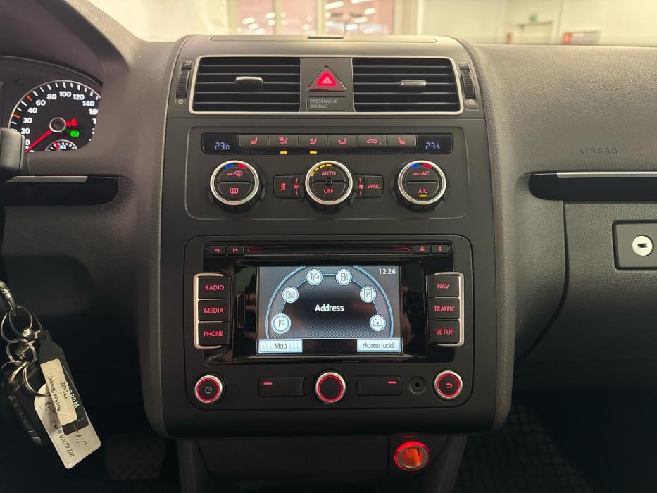 VOLKSWAGEN Touran 2013