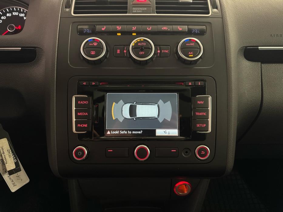 VOLKSWAGEN Touran 2013