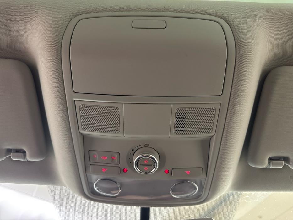 VOLKSWAGEN Touran 2013