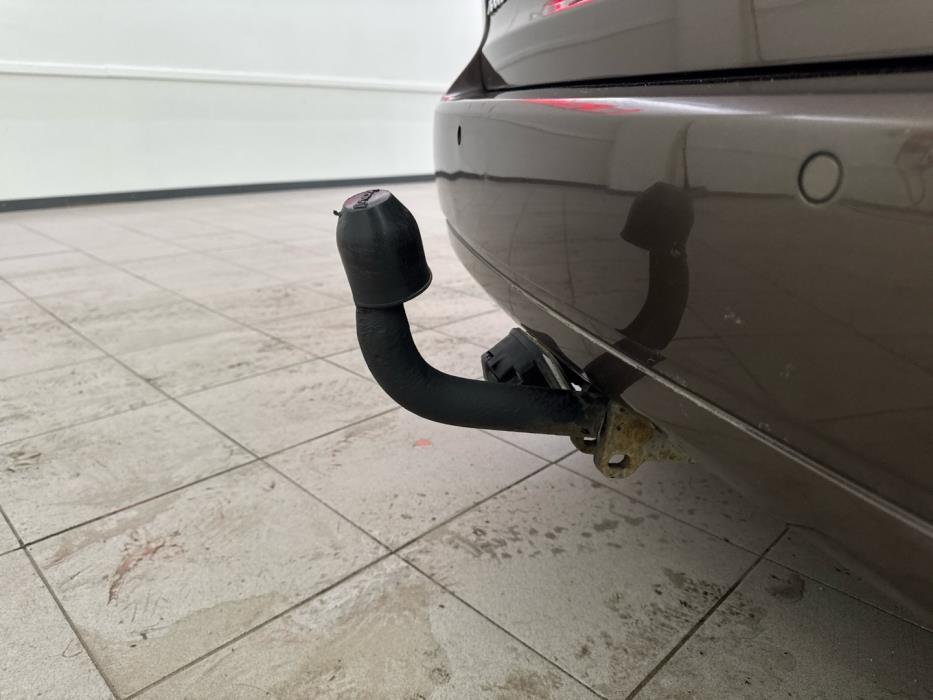 VOLKSWAGEN Touran 2013