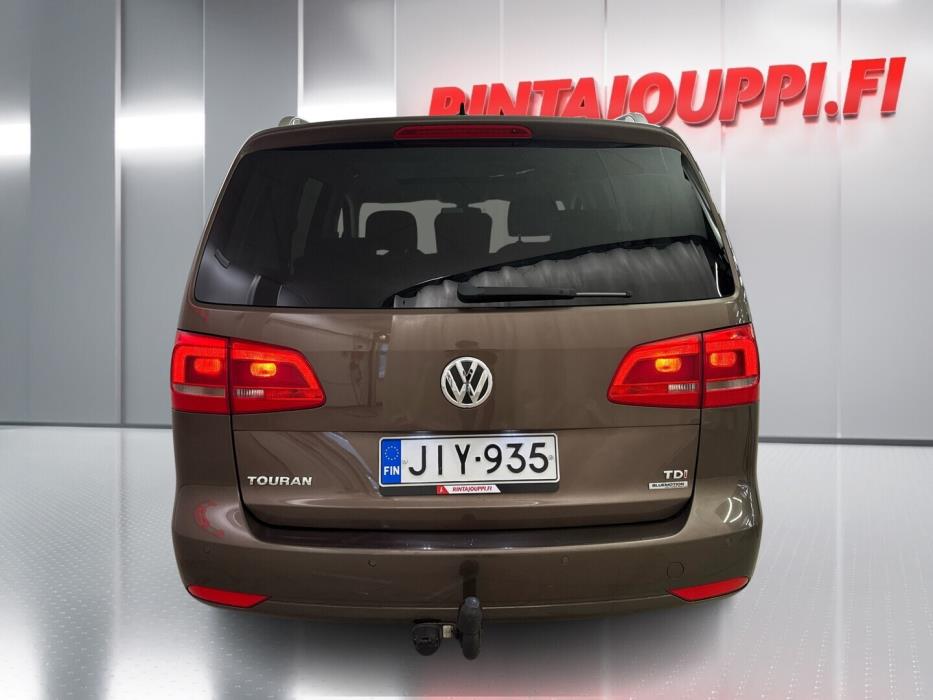 VOLKSWAGEN Touran 2013