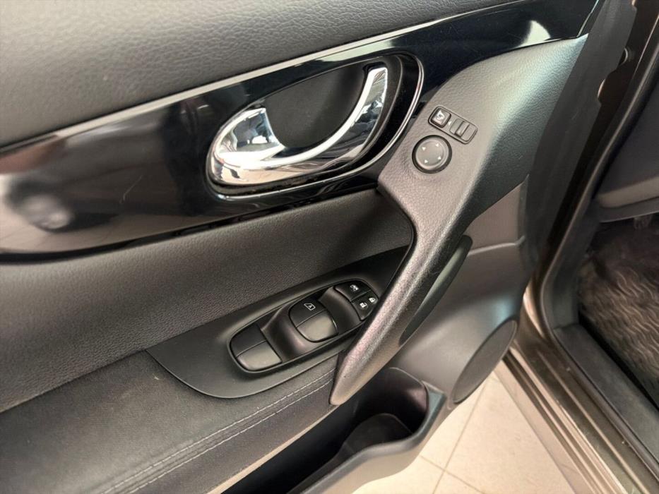 NISSAN Qashqai 2015