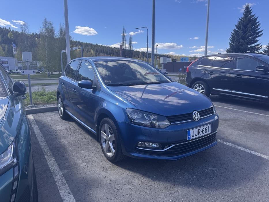 VOLKSWAGEN Polo 2015
