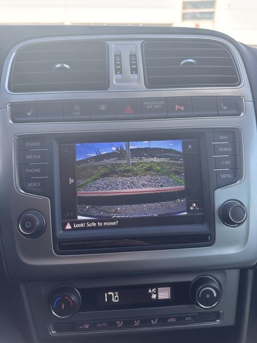 VOLKSWAGEN Polo 2015
