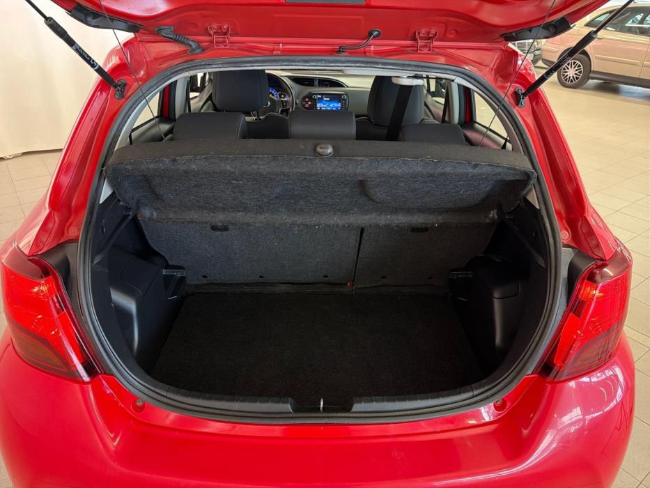 TOYOTA Yaris 2015
