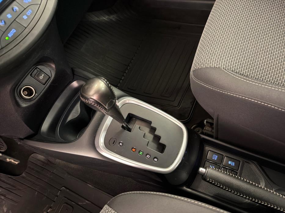 TOYOTA Yaris 2015