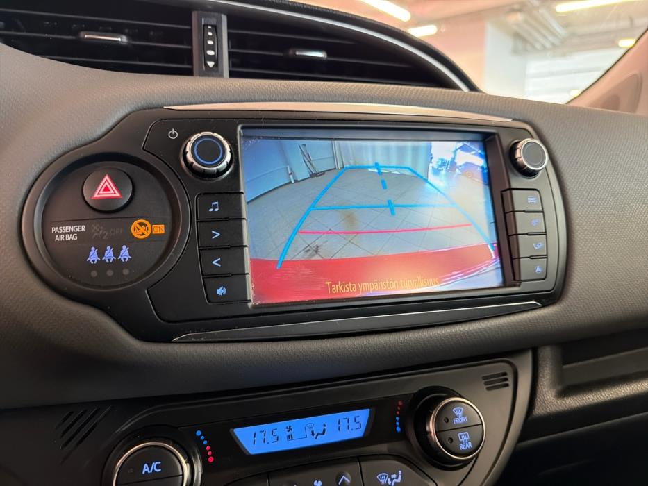 TOYOTA Yaris 2015