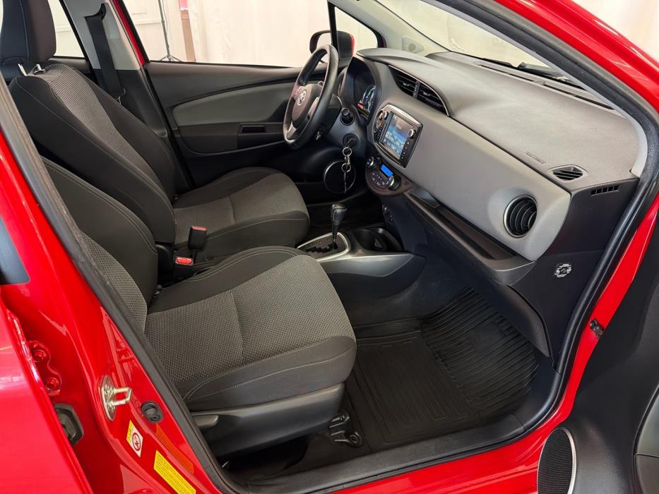 TOYOTA Yaris 2015