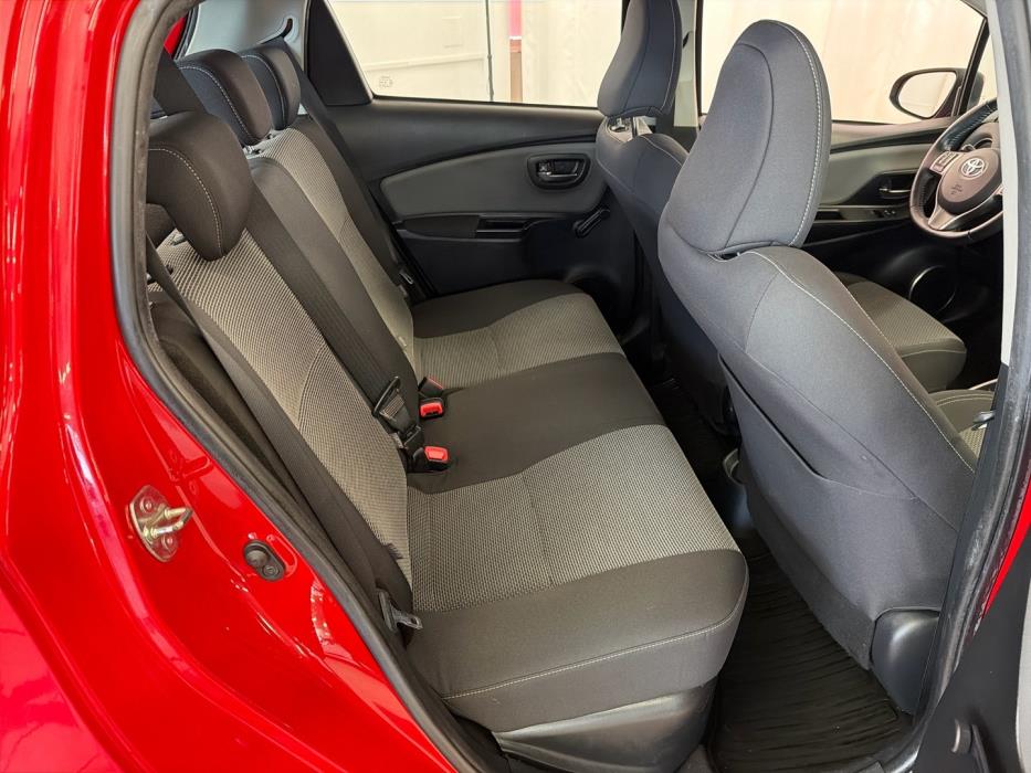 TOYOTA Yaris 2015